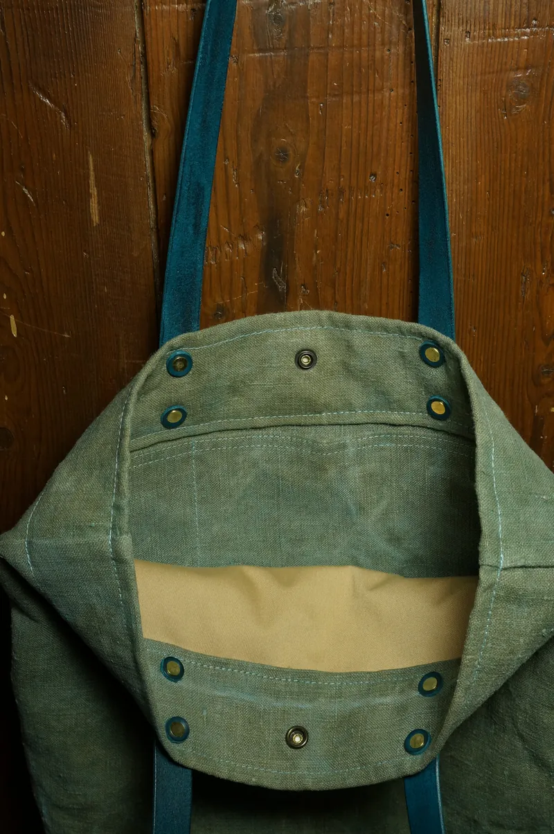 Open Tent Blue tote bag: press studs, inside pocket and light lining.